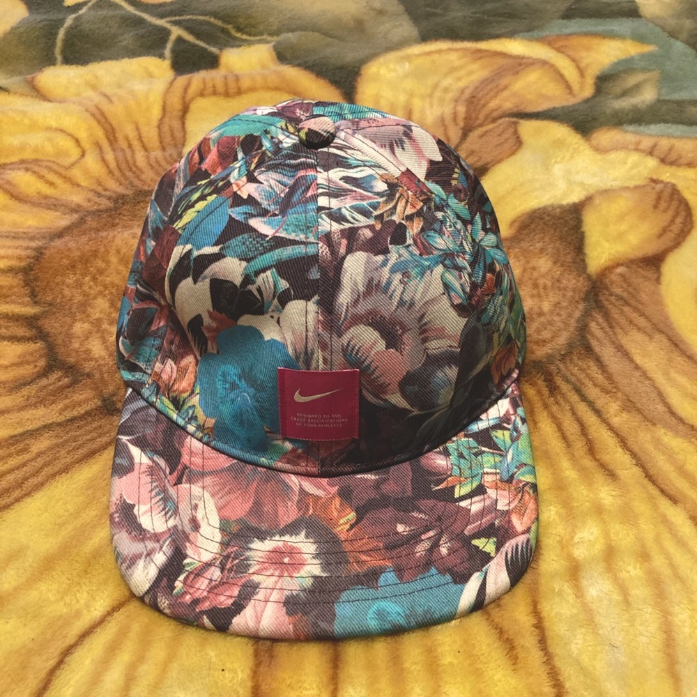 Nike heritage 86 Floral Strap back hat